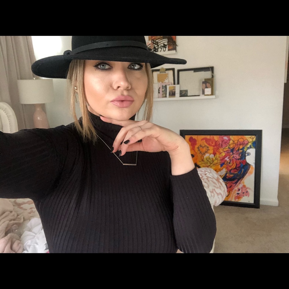 Meet your Posher, Elle Jaye.